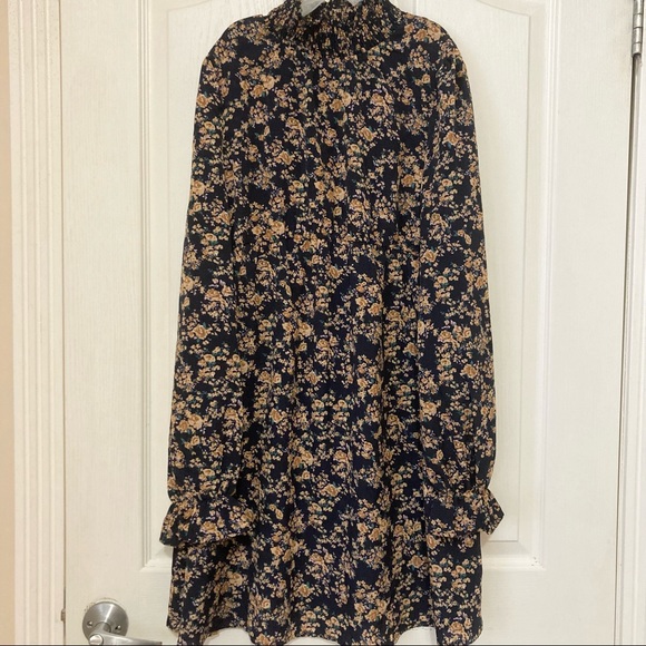 SHEIN mock neck dress - Picture 3 of 5